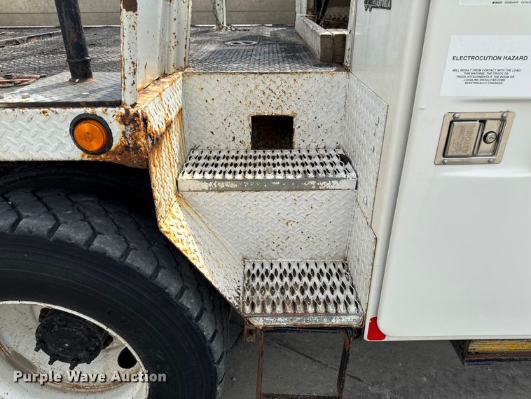 image for item EA1946 2006 Sterling L8500 digger derrick truck