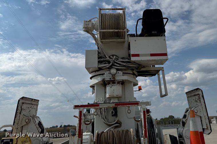 image for item EA1946 2006 Sterling L8500 digger derrick truck