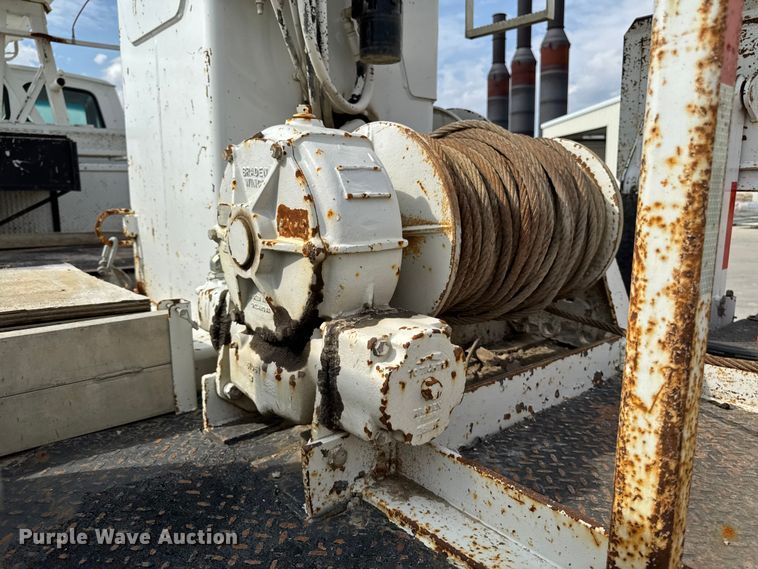 image for item EA1946 2006 Sterling L8500 digger derrick truck