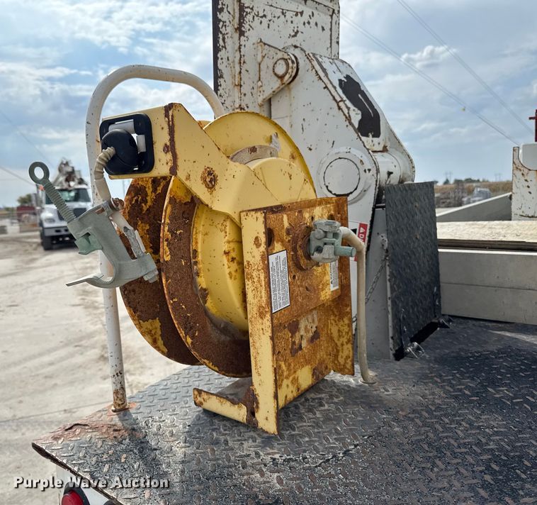 image for item EA1946 2006 Sterling L8500 digger derrick truck