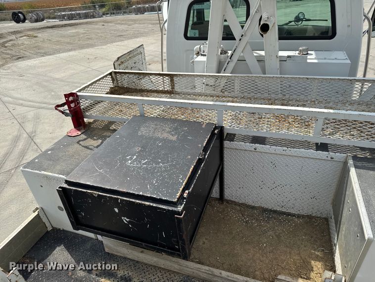 image for item EA1946 2006 Sterling L8500 digger derrick truck