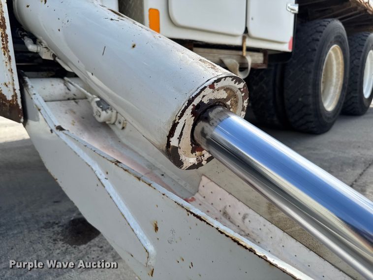 image for item EA1946 2006 Sterling L8500 digger derrick truck