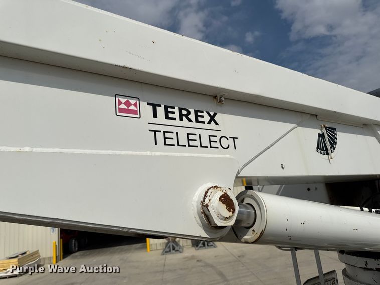 image for item EA1946 2006 Sterling L8500 digger derrick truck