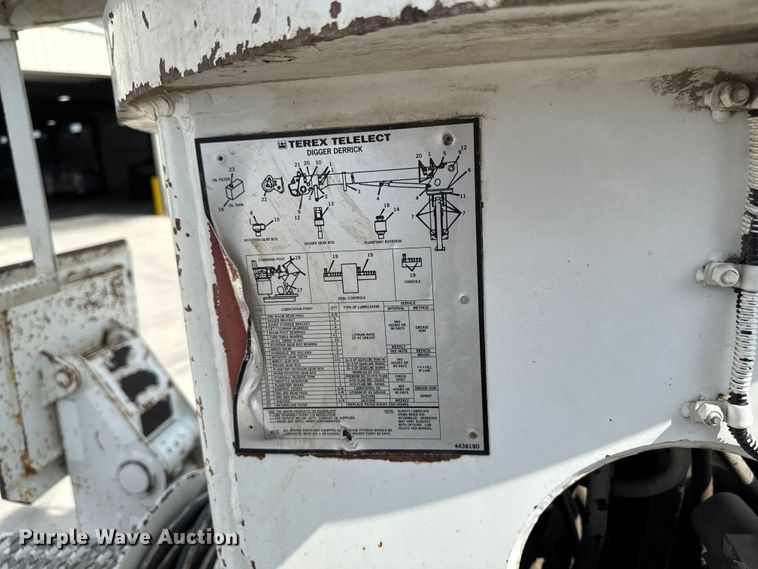 image for item EA1946 2006 Sterling L8500 digger derrick truck