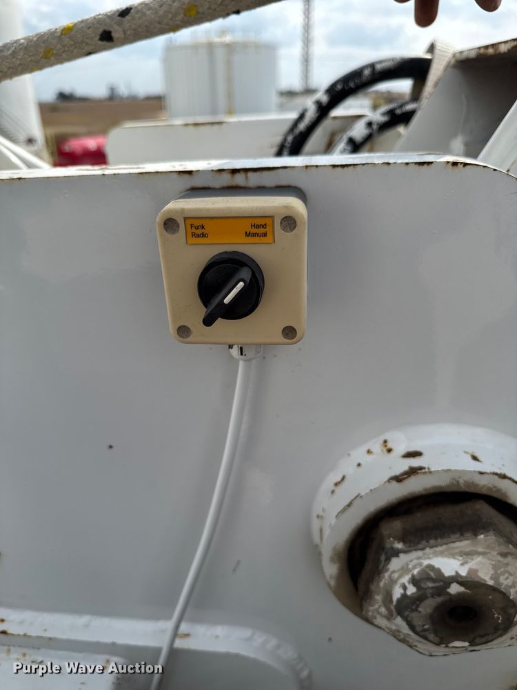 image for item EA1946 2006 Sterling L8500 digger derrick truck