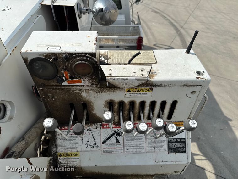 image for item EA1946 2006 Sterling L8500 digger derrick truck