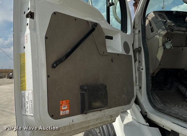 image for item EA1946 2006 Sterling L8500 digger derrick truck