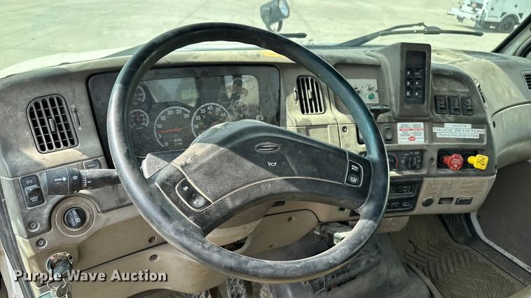 image for item EA1946 2006 Sterling L8500 digger derrick truck