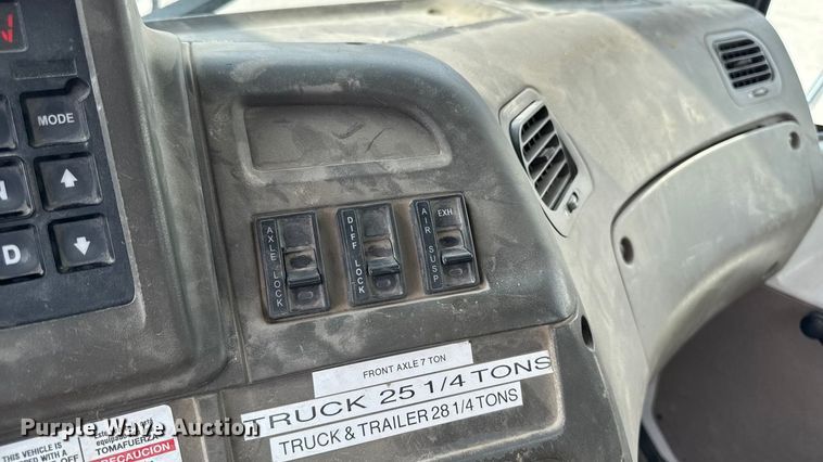 image for item EA1946 2006 Sterling L8500 digger derrick truck