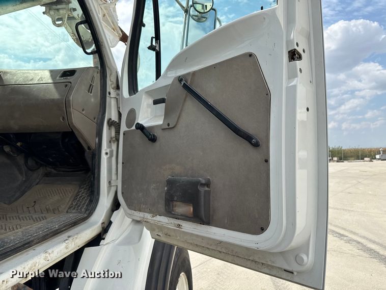 image for item EA1946 2006 Sterling L8500 digger derrick truck