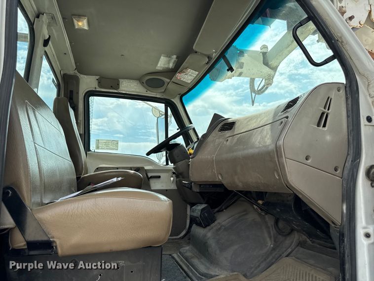 image for item EA1946 2006 Sterling L8500 digger derrick truck