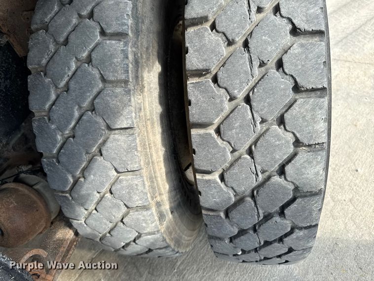 image for item EA1946 2006 Sterling L8500 digger derrick truck