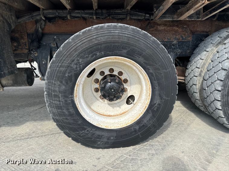 image for item EA1946 2006 Sterling L8500 digger derrick truck