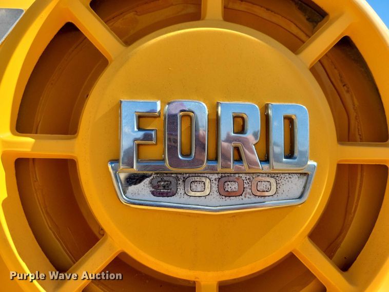 image for item EA2610 1981 Ford 9000 dump flatbed truck