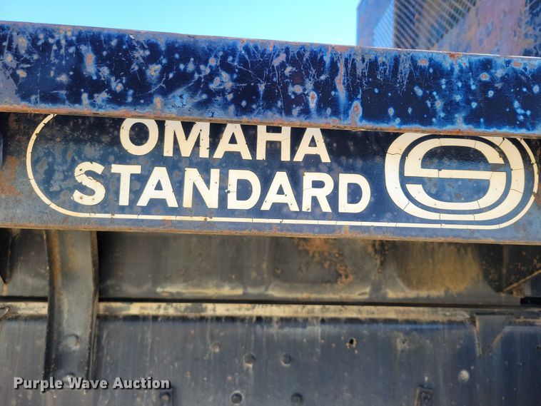 image for item EA2610 1981 Ford 9000 dump flatbed truck