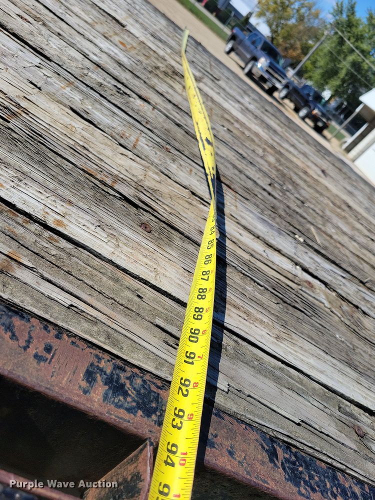 image for item EA2610 1981 Ford 9000 dump flatbed truck