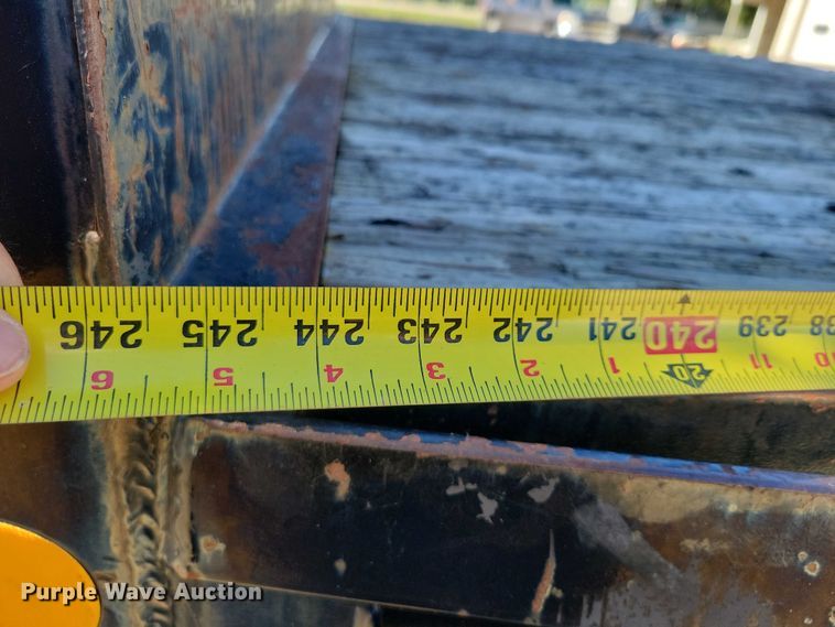 image for item EA2610 1981 Ford 9000 dump flatbed truck