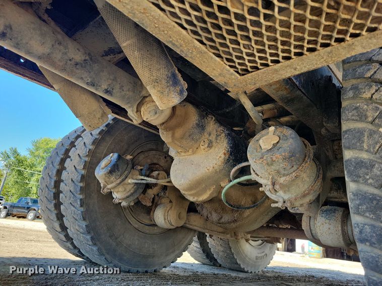 image for item EA2610 1981 Ford 9000 dump flatbed truck