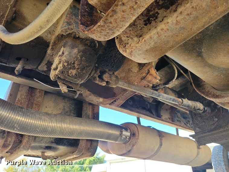 image for item EA2610 1981 Ford 9000 dump flatbed truck