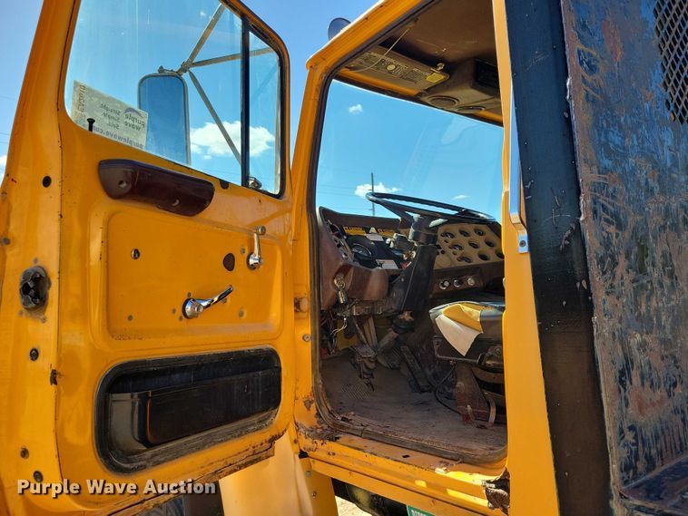 image for item EA2610 1981 Ford 9000 dump flatbed truck