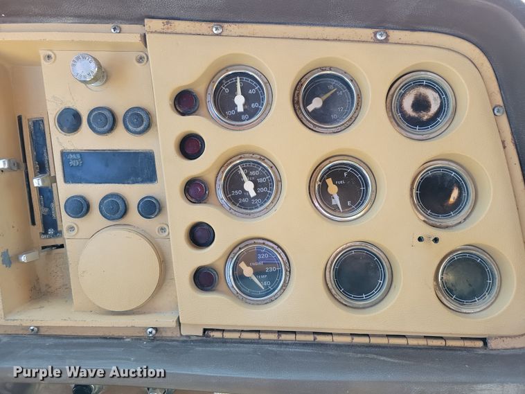 image for item EA2610 1981 Ford 9000 dump flatbed truck