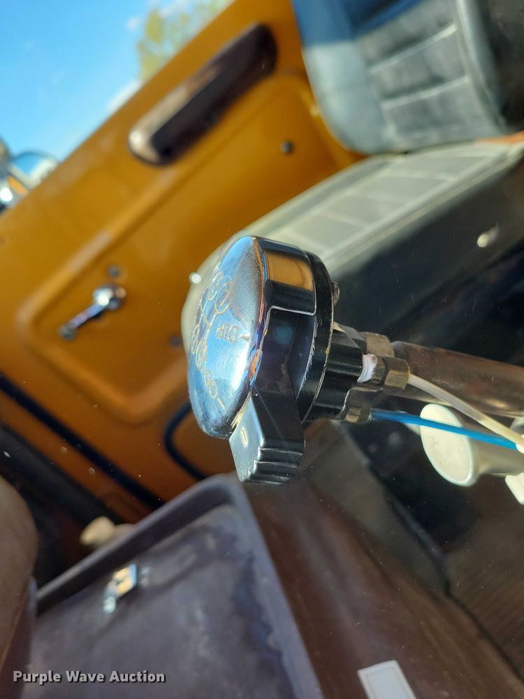 image for item EA2610 1981 Ford 9000 dump flatbed truck