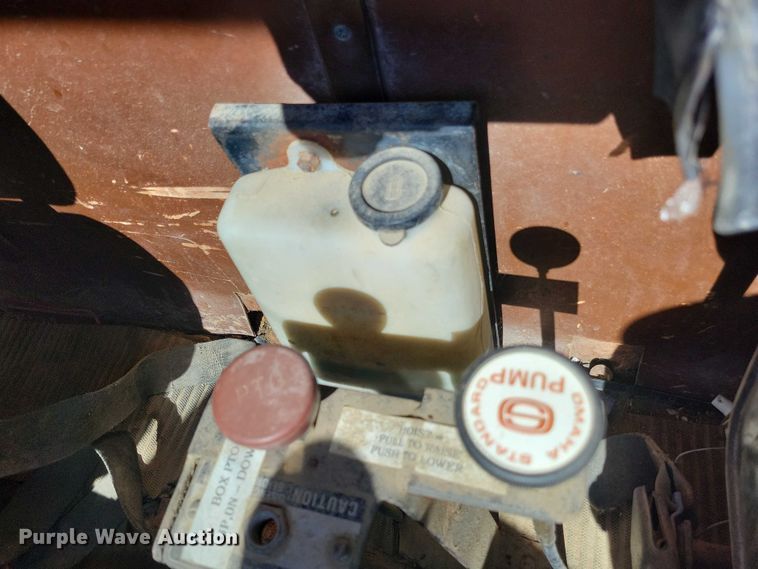 image for item EA2610 1981 Ford 9000 dump flatbed truck