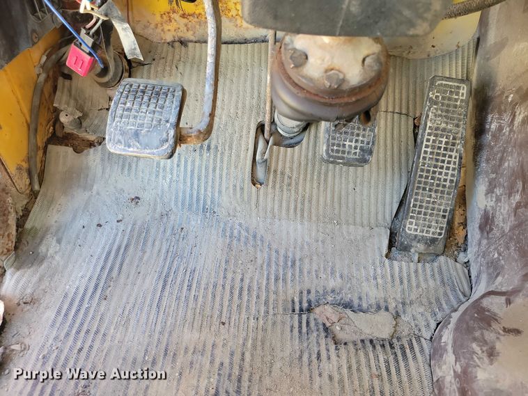 image for item EA2610 1981 Ford 9000 dump flatbed truck