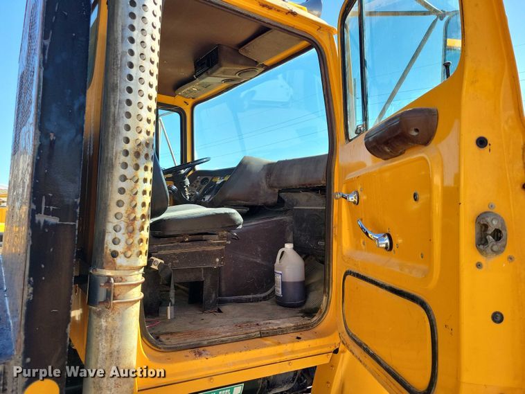 image for item EA2610 1981 Ford 9000 dump flatbed truck