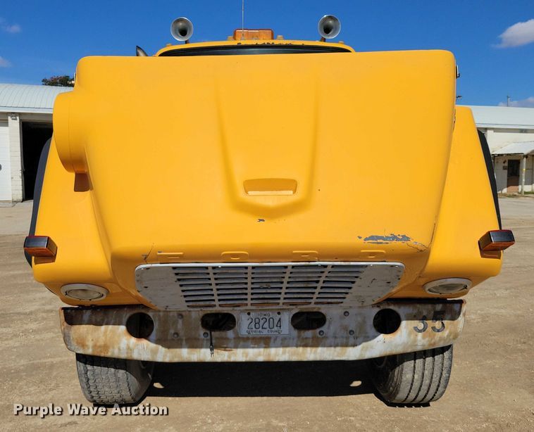 image for item EA2610 1981 Ford 9000 dump flatbed truck