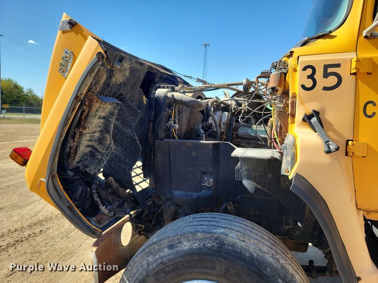 image for item EA2610 1981 Ford 9000 dump flatbed truck