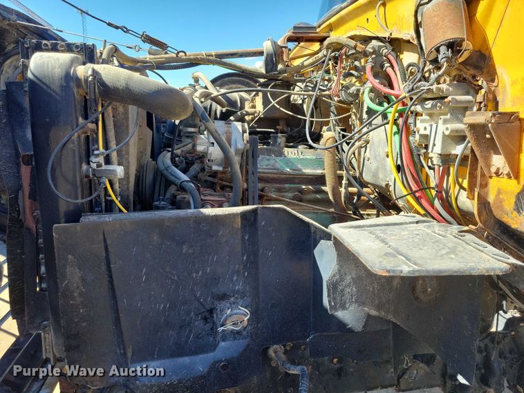 image for item EA2610 1981 Ford 9000 dump flatbed truck