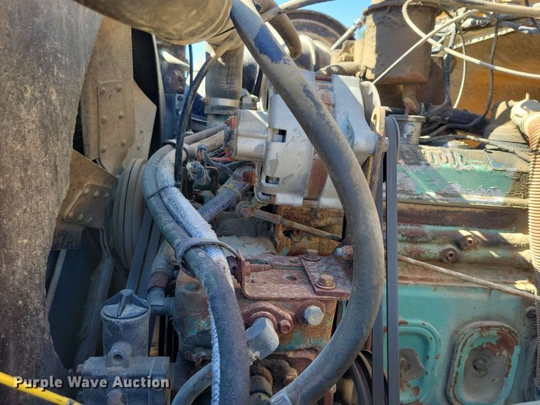 image for item EA2610 1981 Ford 9000 dump flatbed truck