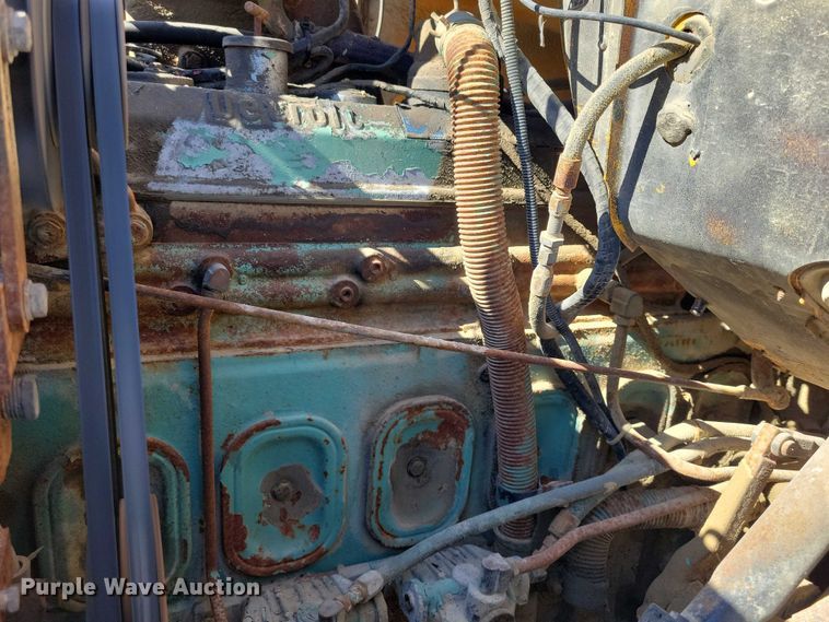 image for item EA2610 1981 Ford 9000 dump flatbed truck