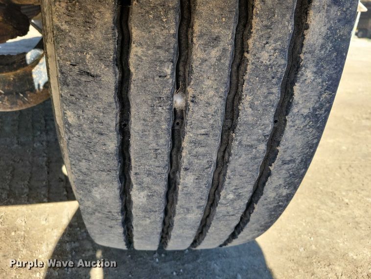 image for item EA2610 1981 Ford 9000 dump flatbed truck