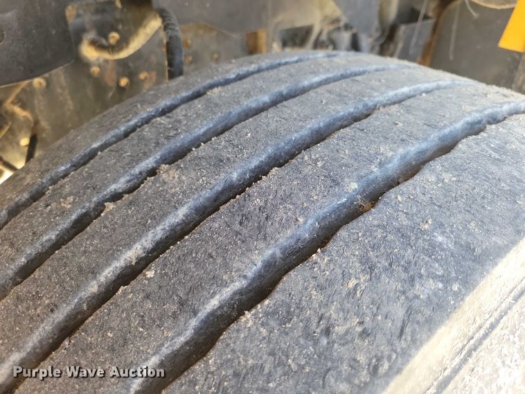 image for item EA2610 1981 Ford 9000 dump flatbed truck