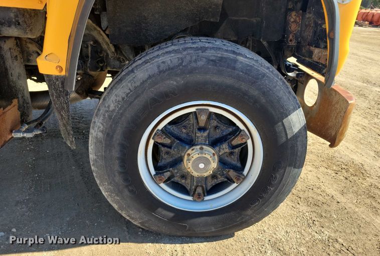 image for item EA2610 1981 Ford 9000 dump flatbed truck