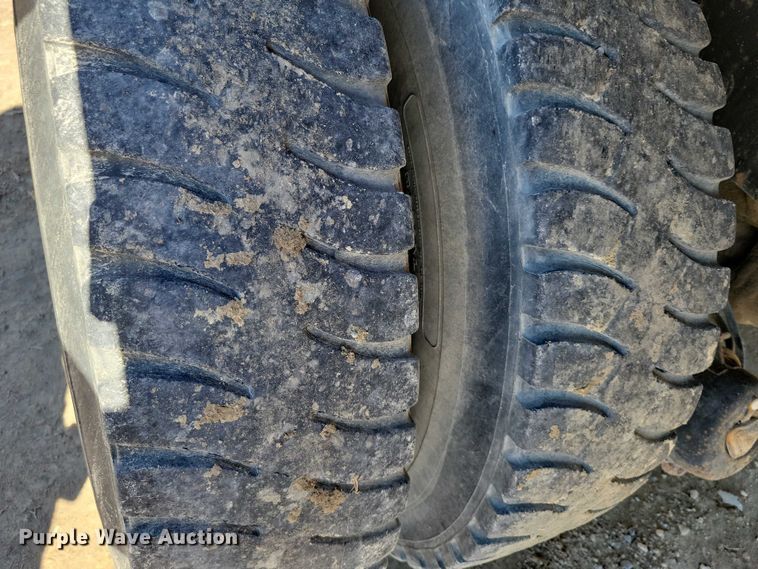 image for item EA2610 1981 Ford 9000 dump flatbed truck