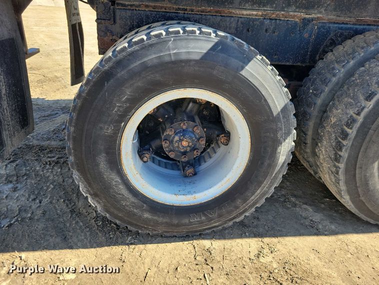 image for item EA2610 1981 Ford 9000 dump flatbed truck