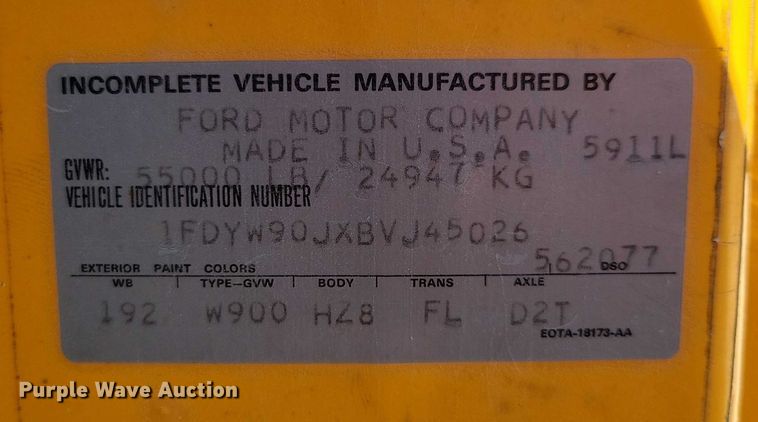 image for item EA2610 1981 Ford 9000 dump flatbed truck