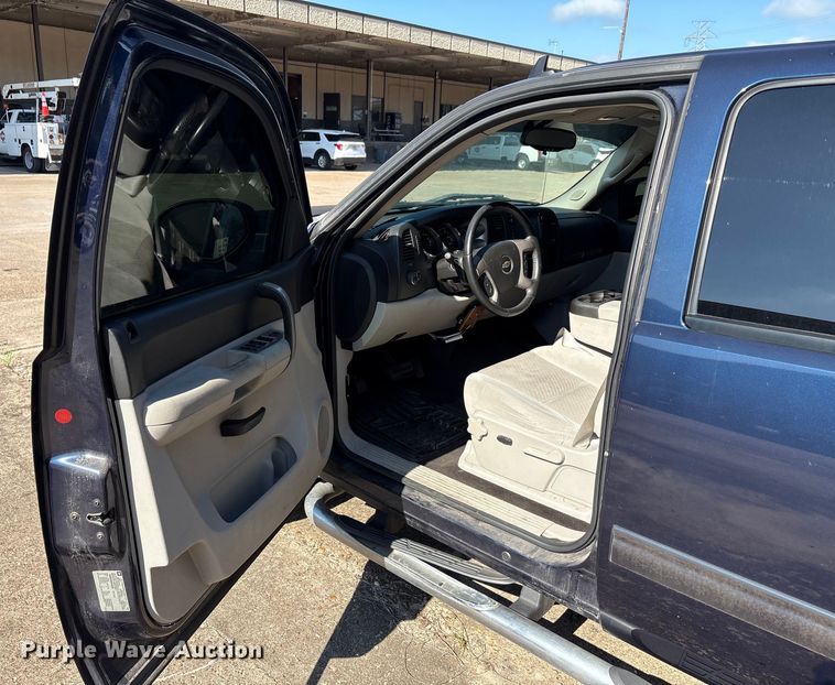 image for item EA7481 2009 Chevrolet Silverado 1500 Crew Cab pickup truck