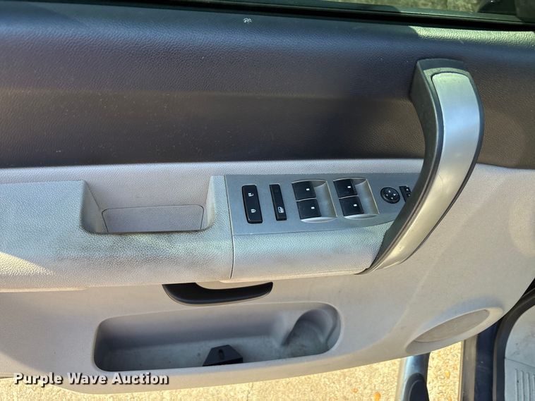 image for item EA7481 2009 Chevrolet Silverado 1500 Crew Cab pickup truck