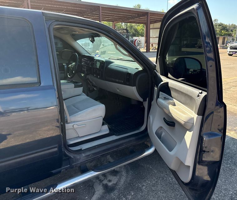 image for item EA7481 2009 Chevrolet Silverado 1500 Crew Cab pickup truck