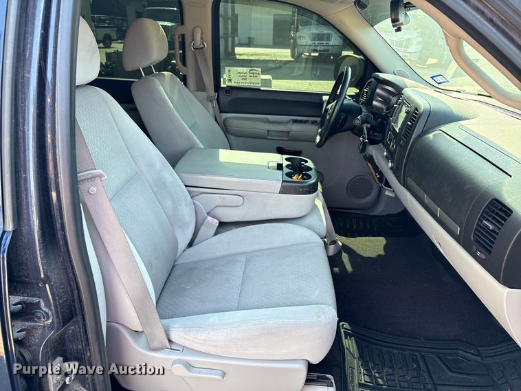 image for item EA7481 2009 Chevrolet Silverado 1500 Crew Cab pickup truck