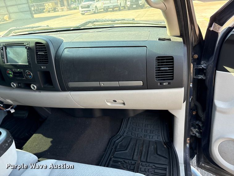 image for item EA7481 2009 Chevrolet Silverado 1500 Crew Cab pickup truck