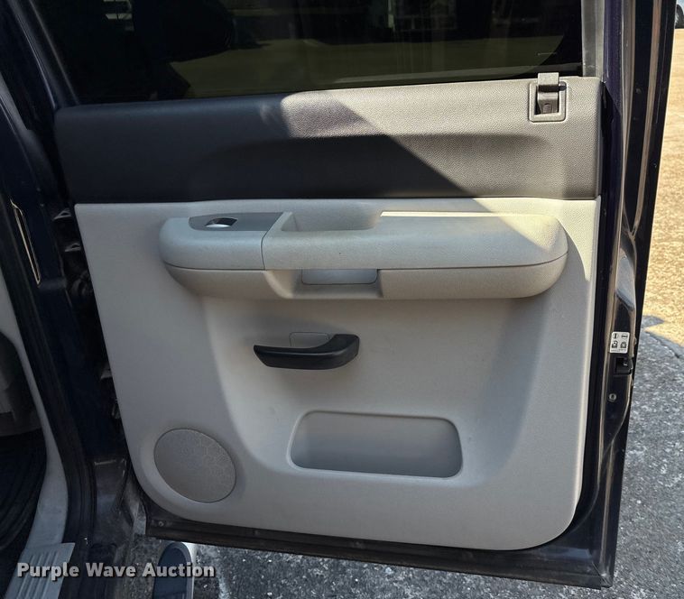 image for item EA7481 2009 Chevrolet Silverado 1500 Crew Cab pickup truck