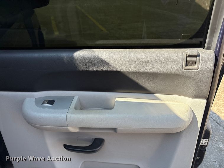 image for item EA7481 2009 Chevrolet Silverado 1500 Crew Cab pickup truck