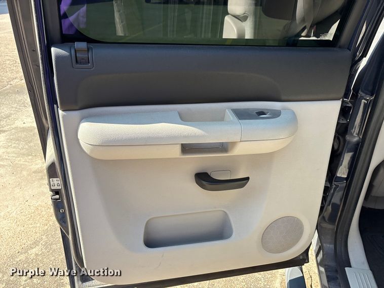 image for item EA7481 2009 Chevrolet Silverado 1500 Crew Cab pickup truck