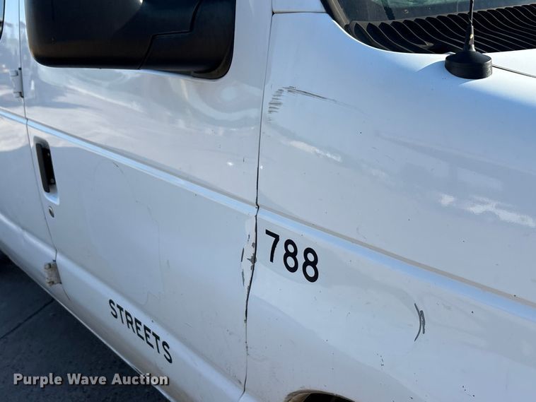 image for item EA7485 2013 Ford E350 XL Super Duty van