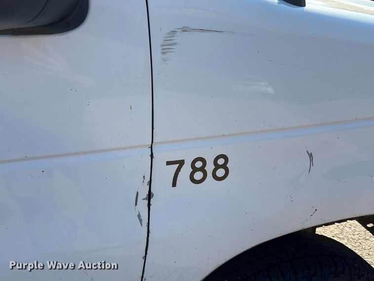 image for item EA7485 2013 Ford E350 XL Super Duty van